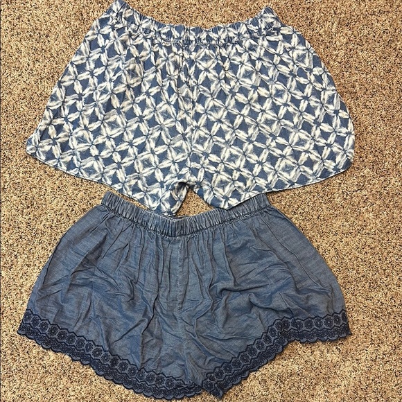 GAP Women's Shorts Lot of 2 Blue White Patterned Elastic Waist Casual - Picture 2 of 4